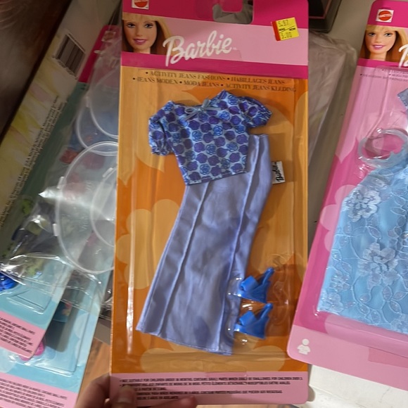 Barbie clothes 4 lot - Picture 2 of 5